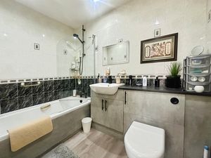 Family Bathroom - click for photo gallery